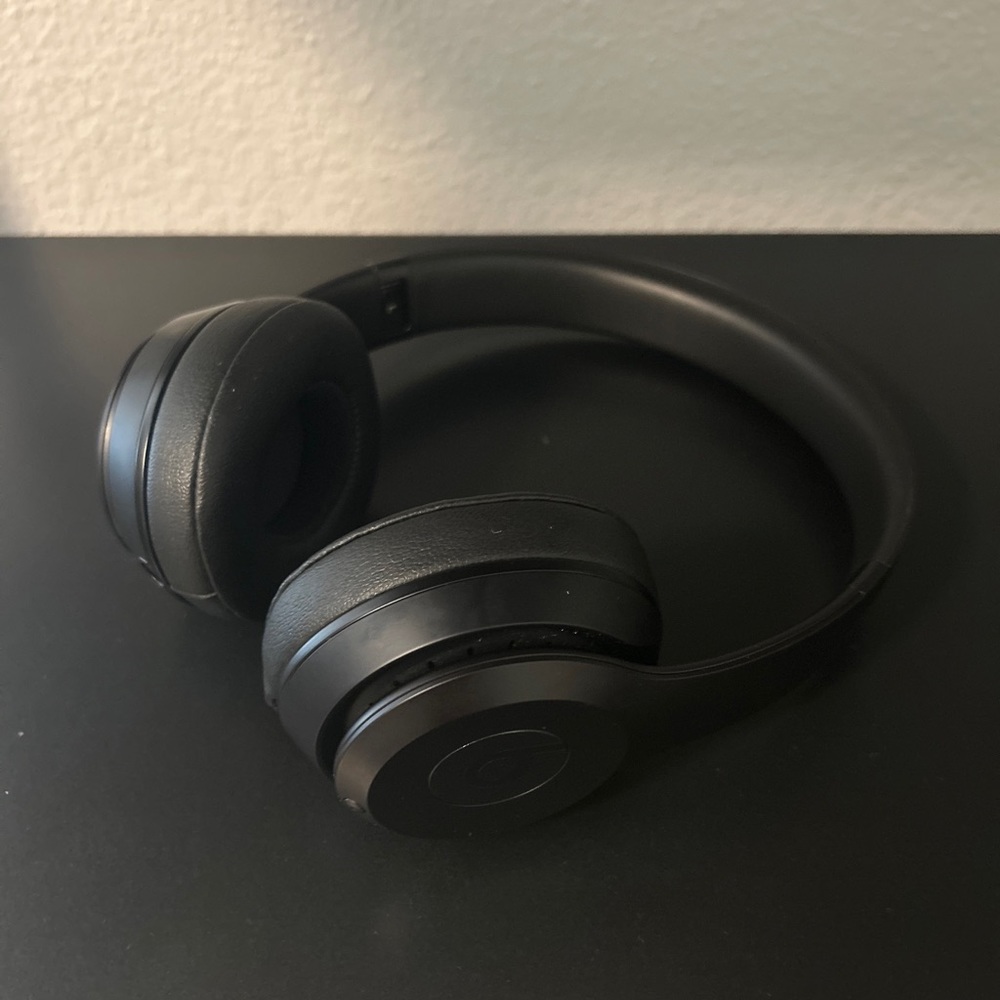 Beats Solo 3 Wireless Headphones- Black